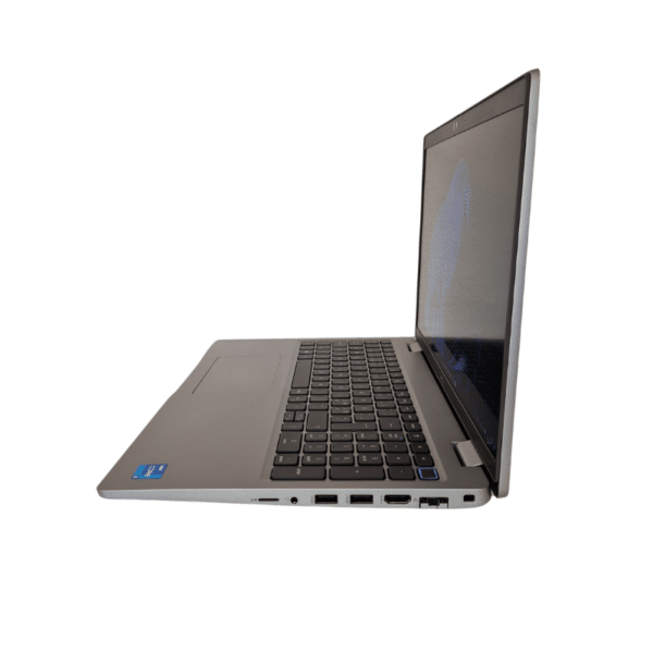 Dell Latitude 5520 | 15,6″ FHD | I5 | 8GB | 256GB SSD | Grade A - set fra højre side