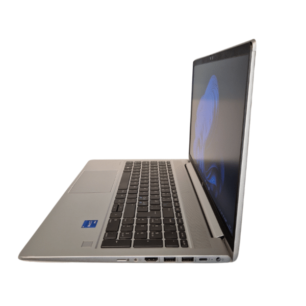 HP ProBook 650 G8 | 15,6″ | i5 | 16GB | 256GB SSD | Brugt C - set fra højre side