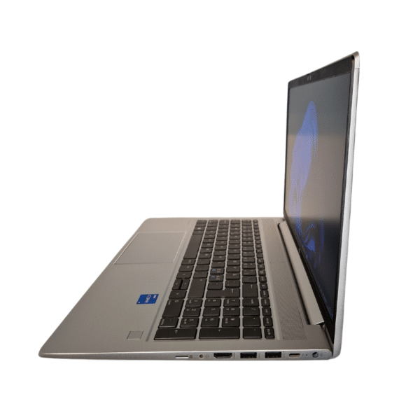 HP ProBook 650 G8 | 15,6″ | i5 | 16GB | 256GB SSD | Brugt B - set fra højre side