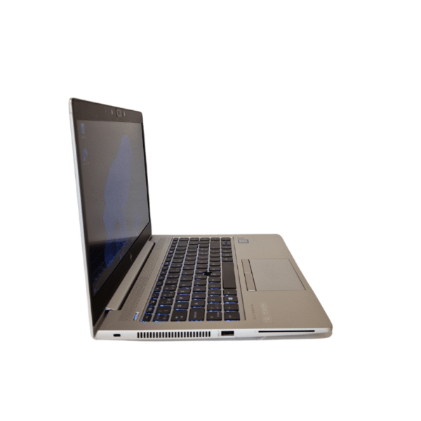 HP EliteBook 840 G6 | 14,1″ | i5 | 16GB | 256GB SSD | Touch Skærm | Brugt C - set fra venstre side