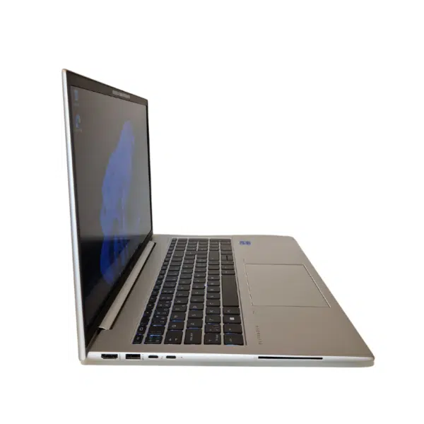 HP EliteBook 860 G10 | 16″ | i5 | 16GB | 256GB SSD | Brugt A - vist fra venstre side