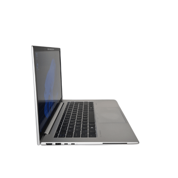 HP Elitebook 845 G11 | 14,1″ | Ryzen 5 | 16GB | 512GB SSD | Brugt A - vist fra venstre side