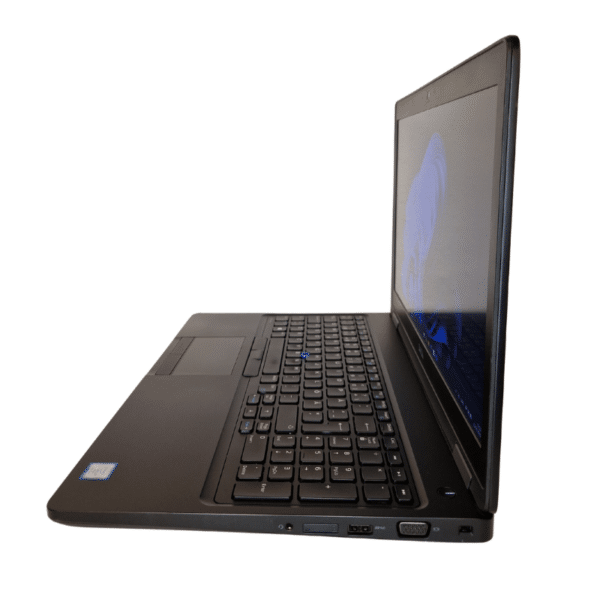 Dell Precision 3520 | 15,6″ | I7 | 32GB | 256GB SSD | Grade B - vist fra højre side