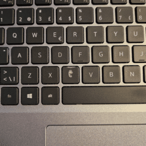 Dell Latitude 5521 | 15,6″ FHD | I7 | 32GB | 512GB SSD | Grade C - vist med slid på tast C